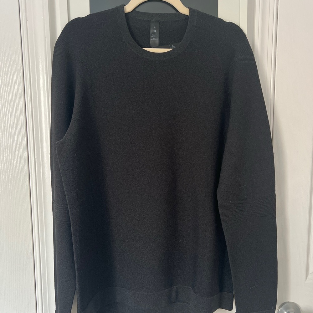 Black Crewneck Sweater with Long Sleeves and Knitted Texture